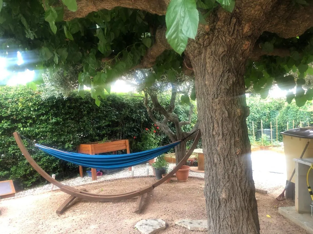Appartement Joli Studio indépendant, avec extérieur verdoyant à Hyères France
