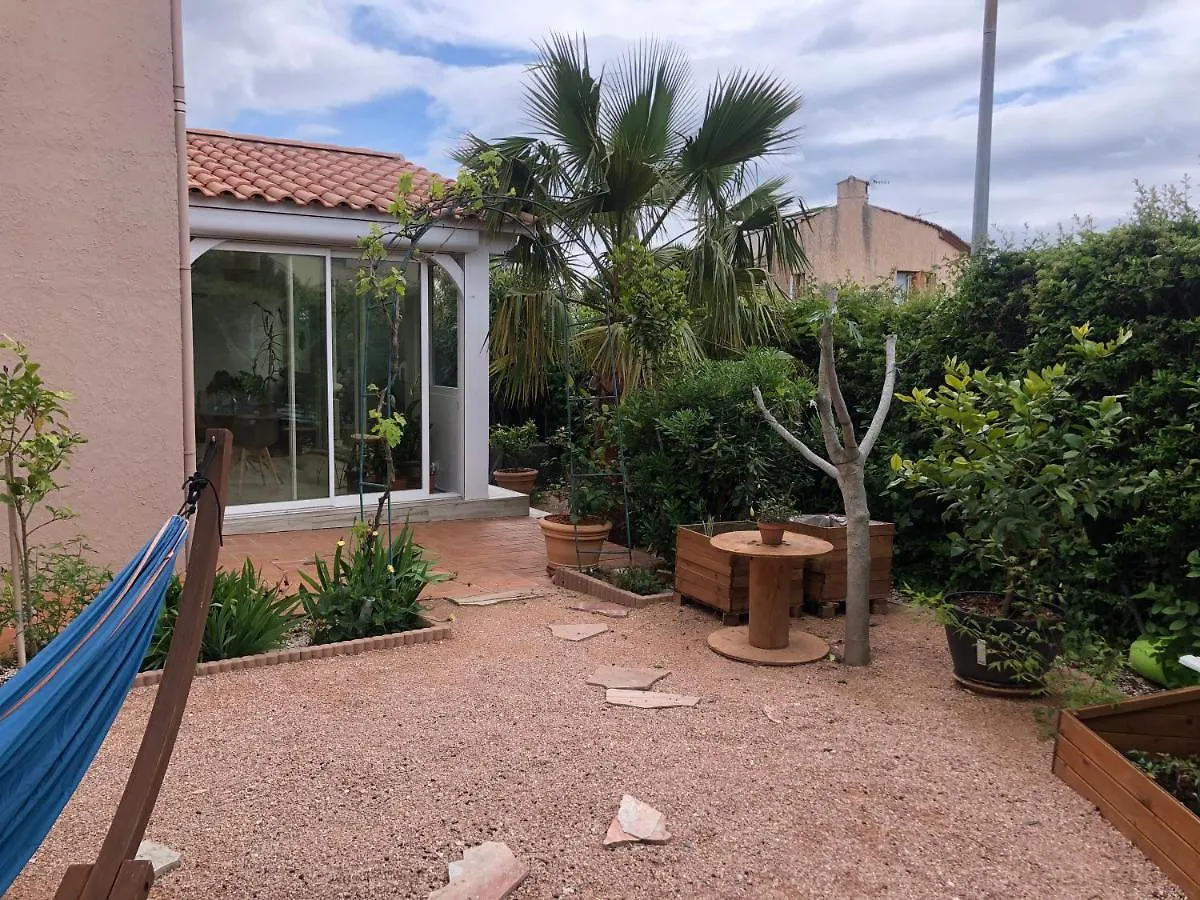 Appartement Joli Studio indépendant, avec extérieur verdoyant à Hyères