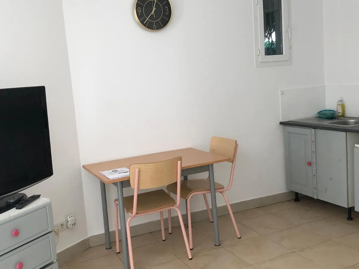 Appartement Joli Studio indépendant, avec extérieur verdoyant à Hyères
