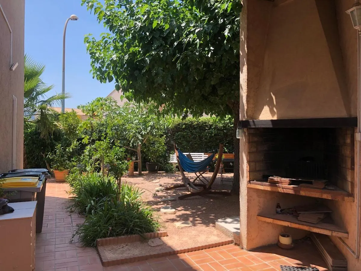 Appartement Joli Studio indépendant, avec extérieur verdoyant à Hyères France